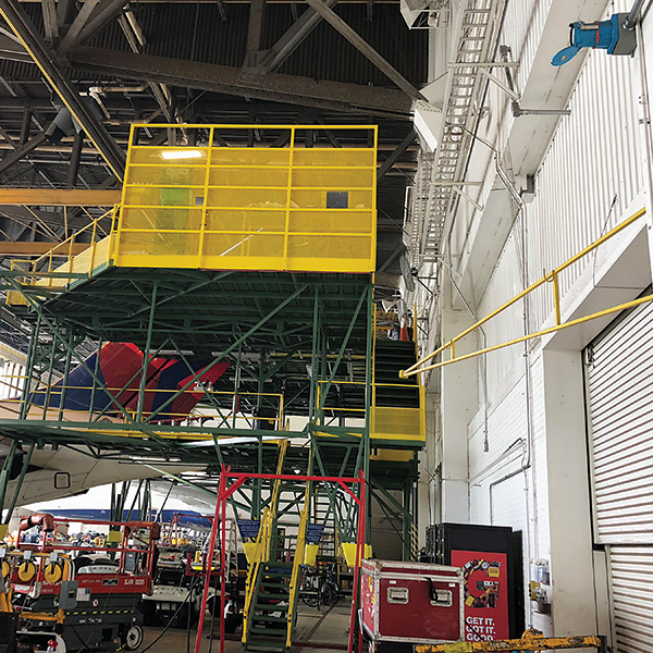 plug in hangar wall_600x600